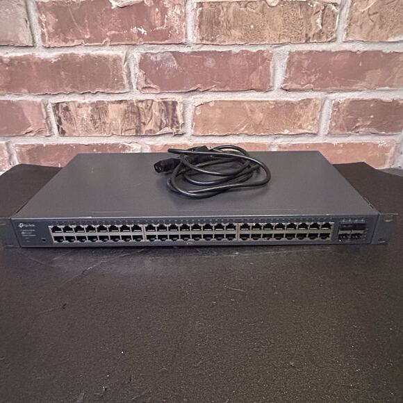 ##TP-LINK JetStream 48-Port Gigabit Smart Network Switch T1600G-52TS (TL-SG2452) - Picture 1 of 9